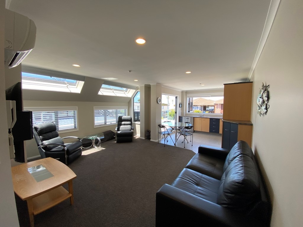 For Rent in Mt Maunganui 2 Bedrooms, 1 Bathroom, Rental For Rent at 4/