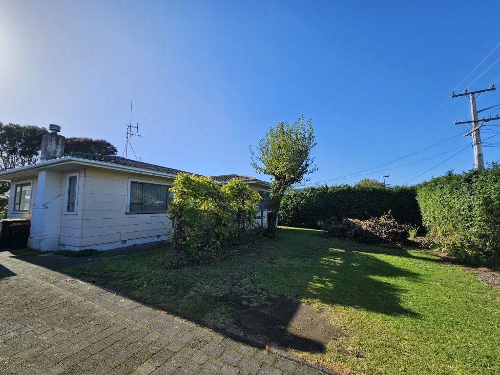 For Rent in Mt Maunganui 3 Bedrooms, 1 Bathroom, Rental For Rent at 13