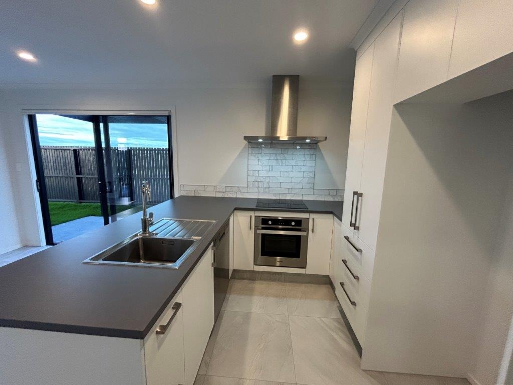 For Rent in Papamoa 4 Bedrooms, 2 Bathrooms, Rental For Rent at 24