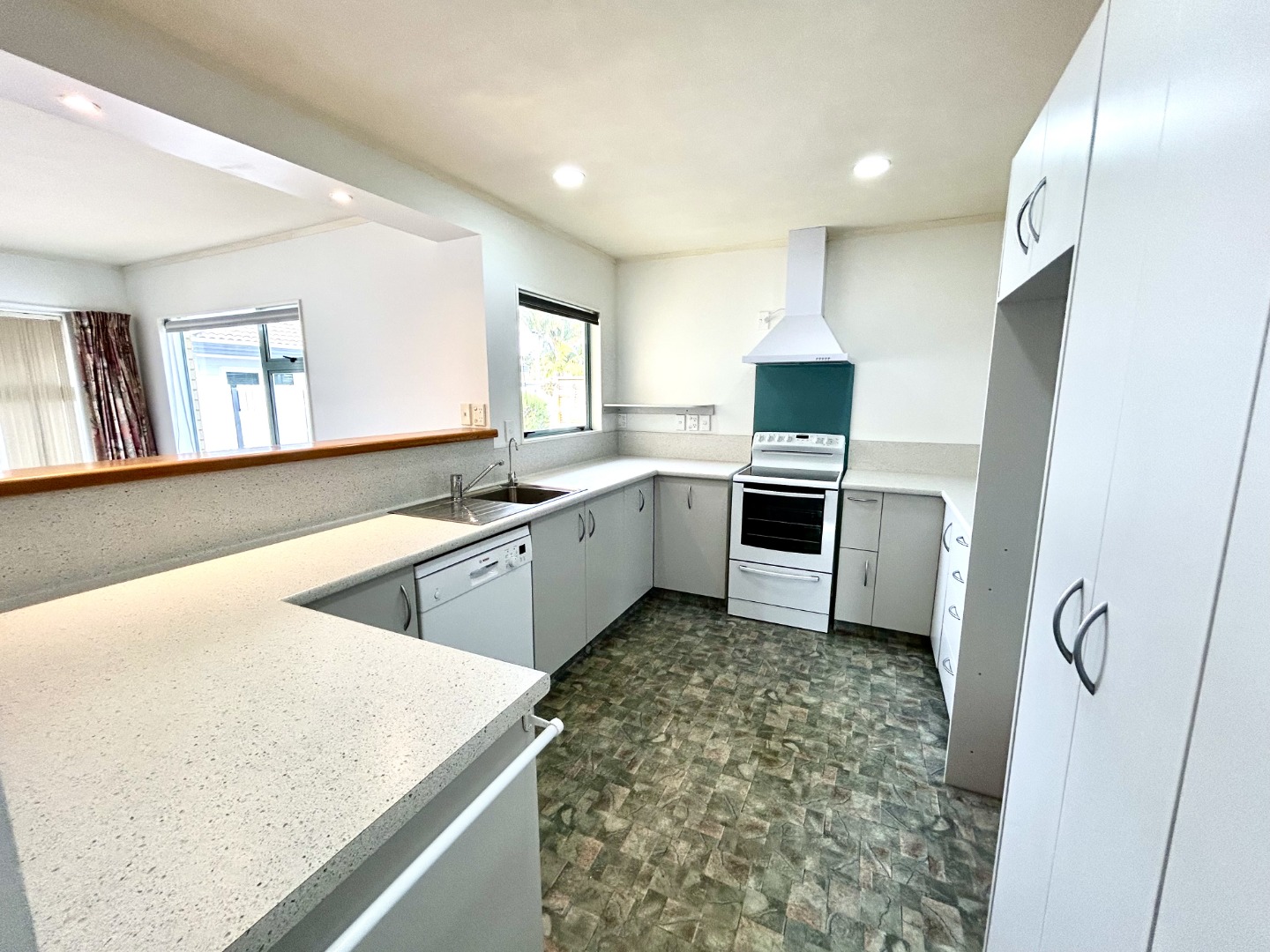 For Rent in Whakatane 3 Bedrooms, 1 Bathroom, Rental For Rent at 6