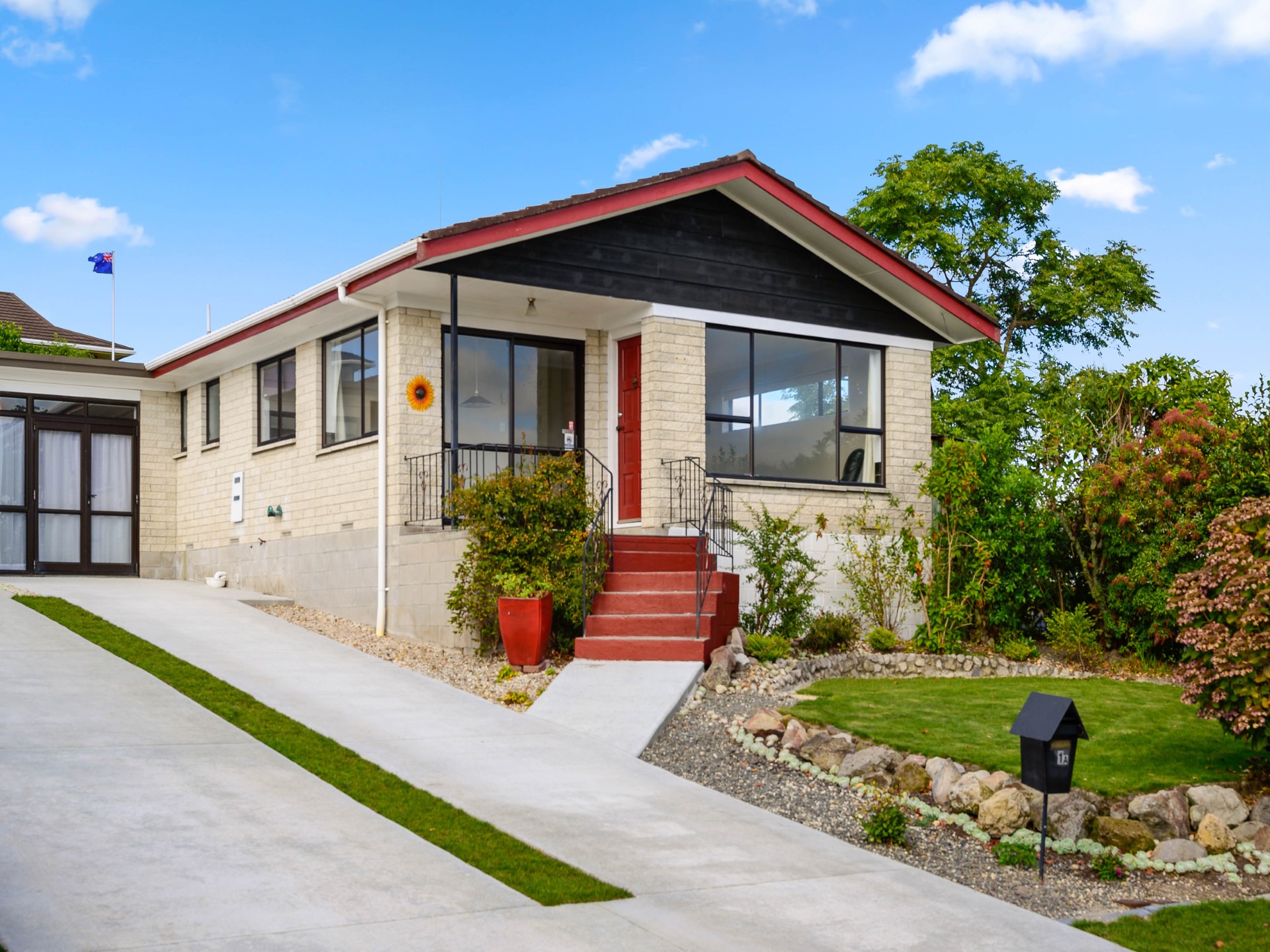 Townhouses For Sale in Kawaha Point, Rotorua, Bay Of Plenty For Bay