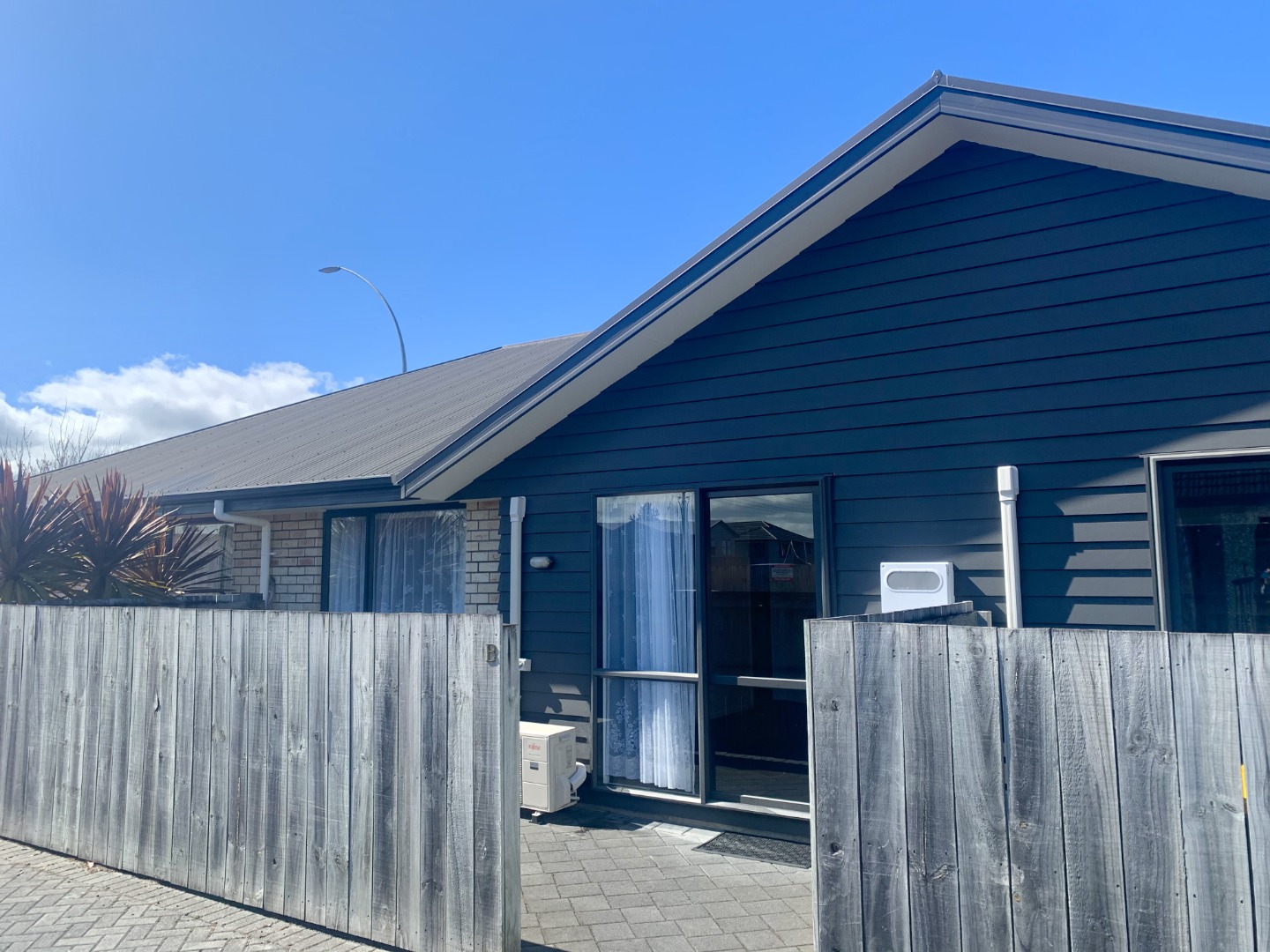 For Rent in Hillcrest 3 Bedrooms, 1 Bathroom, Rental For Rent at 3B