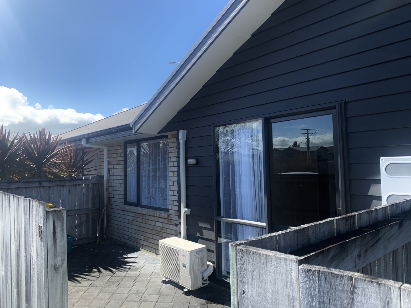 For Rent in Hillcrest 3 Bedrooms, 1 Bathroom, Rental For Rent at 3B