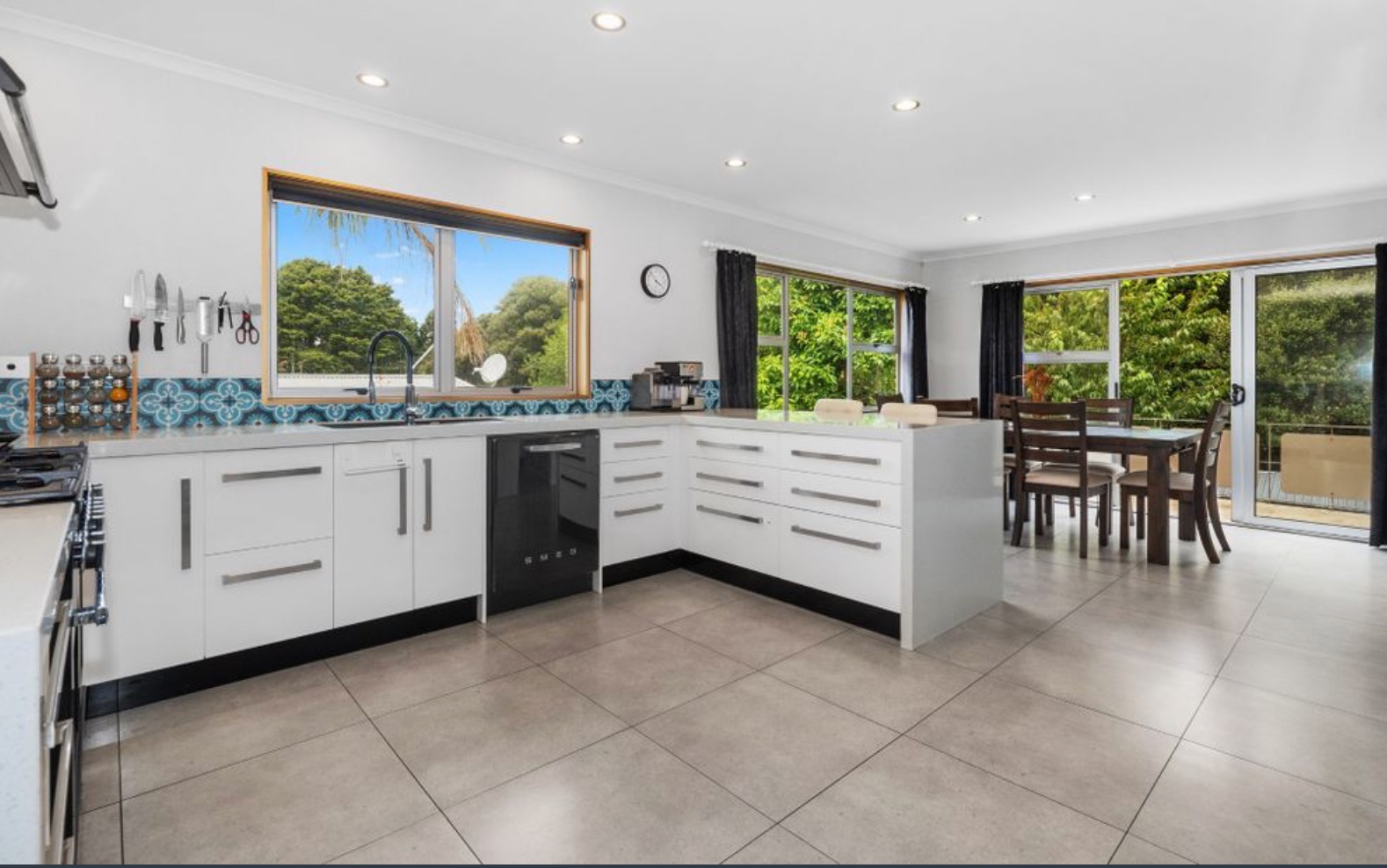 For Rent in Maunu 4 Bedrooms, 2 Bathrooms, Rental For Rent at 17